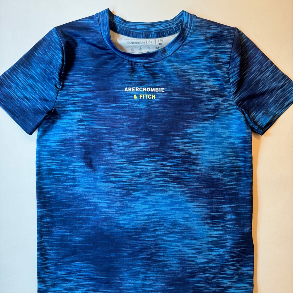 Boys A&F active tshirt sz. 5/6